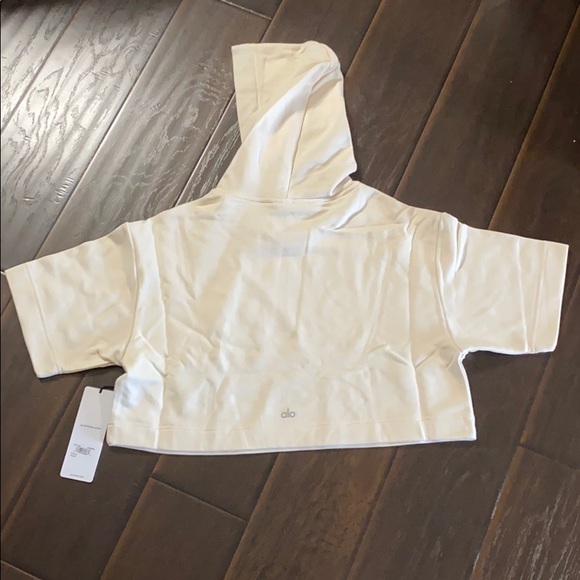 SOLD! Alo Yoga Cream Cropped Short Sleeve Hoodie - Picture 5 of 7